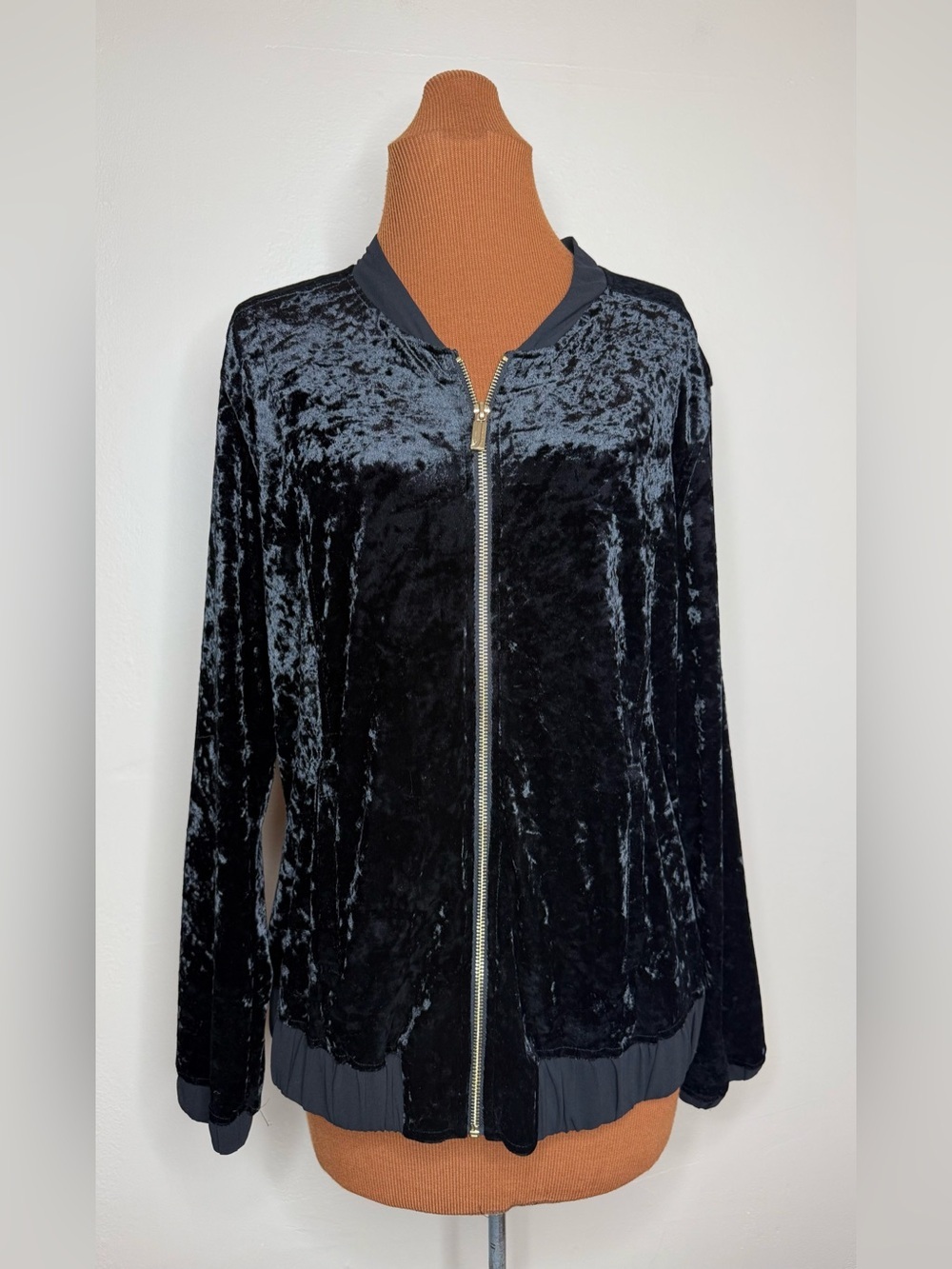 Jones New York Black Velvet Bomber Jacket Gold Tone Zipper Size Medium